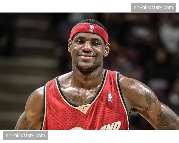 詹姆斯季后赛总得分突破9000分大关，历史第一人